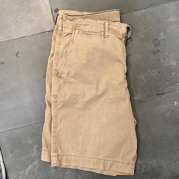 American Eagle Men’s Next Level Flex Khaki short sz 34 - Picture 2 of 4